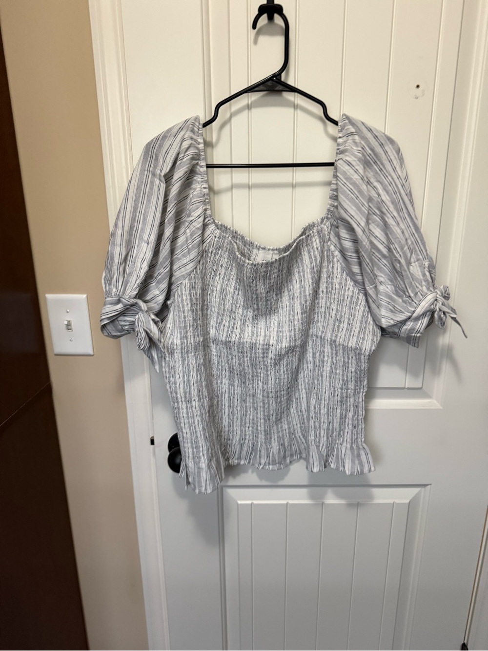 ANDREE BY UNIT Gray and White Striped Smocked Peasant Top